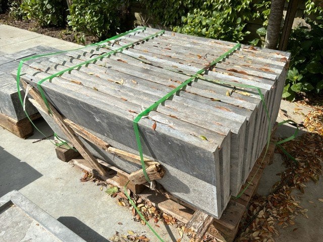 bordure en pierre bleue pour piscine (34x)