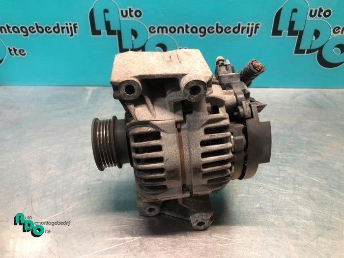 Dynamo van een Opel Vectra (Vectra C 02-), Gebruikt, -, -, Opel