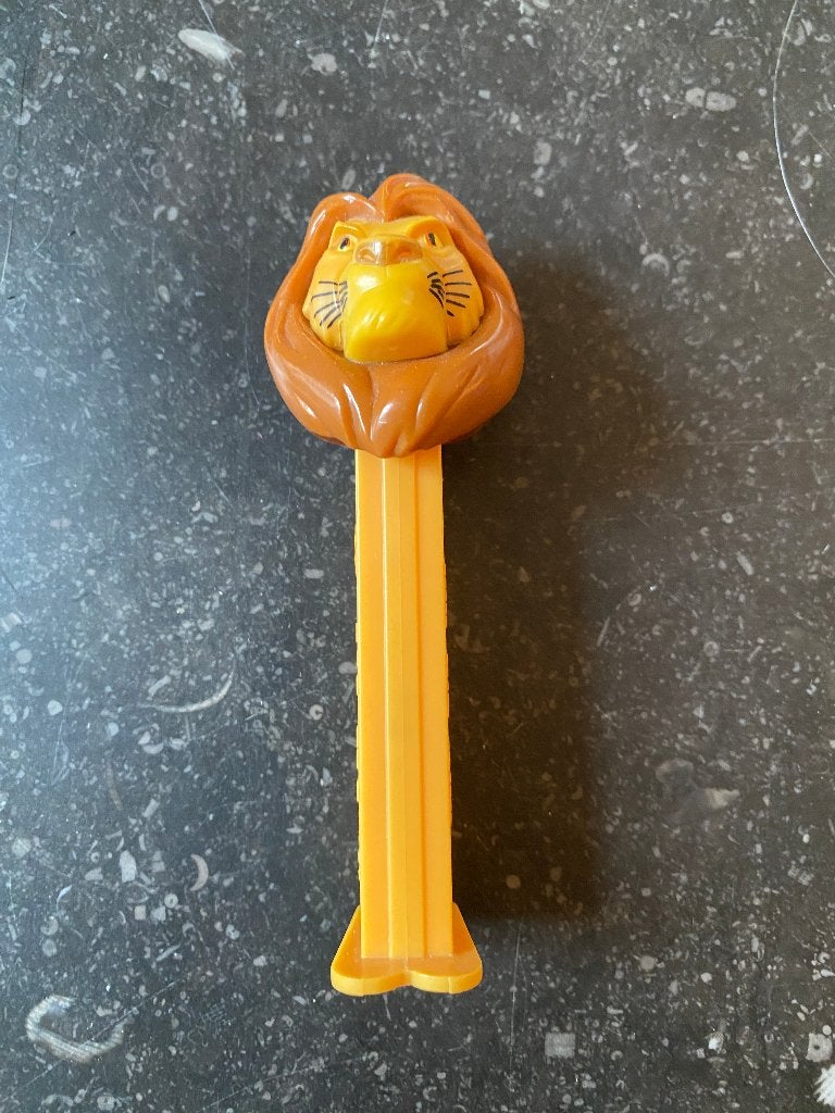 Pez - Le roi lion, Enlèvement ou Envoi