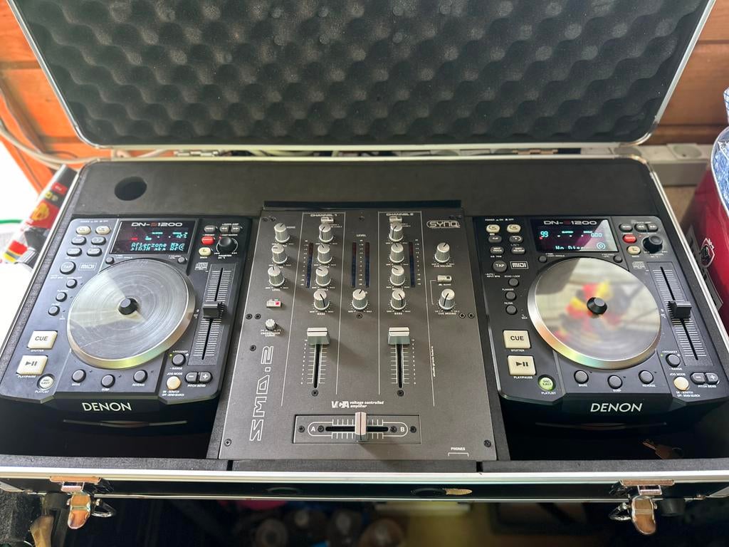 Denon DN-S1200 (2x) + SYNQ SMX-1 mixer + flightcase, Enlèvement ou Envoi, Comme neuf, DJ-Set, Denon