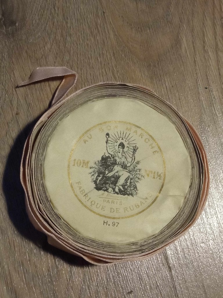 Vintage goedkoop zijden bandlint uit de jaren 1900, Antiek en Kunst, Verzenden
