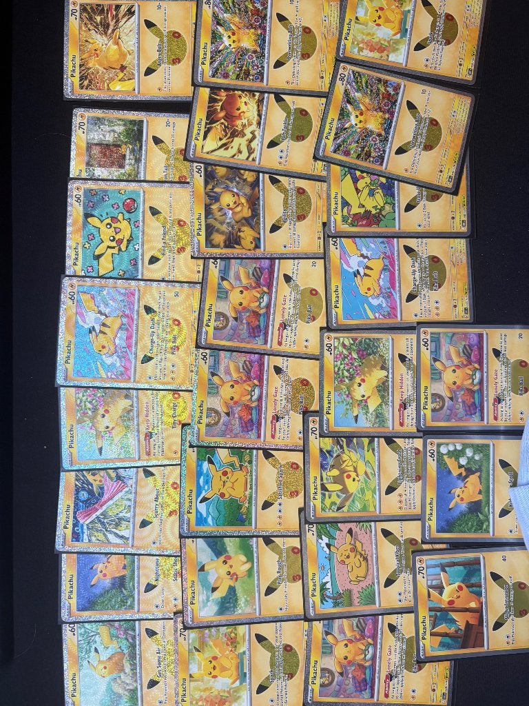 Pokemon 30th edition Pikachu collectie, Ophalen, Nieuw, Meerdere kaarten, Foil