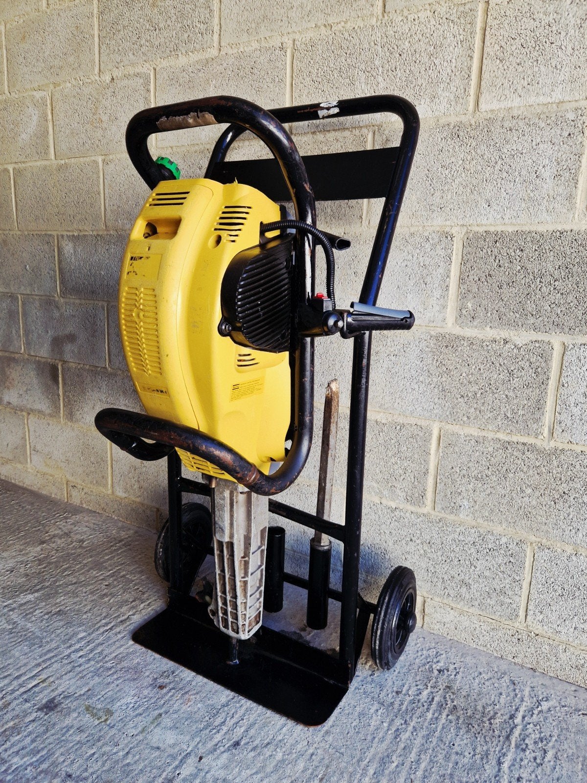 Marteau piqueur thermique, Atlas Copco Cobra , Brise béton, Enlèvement