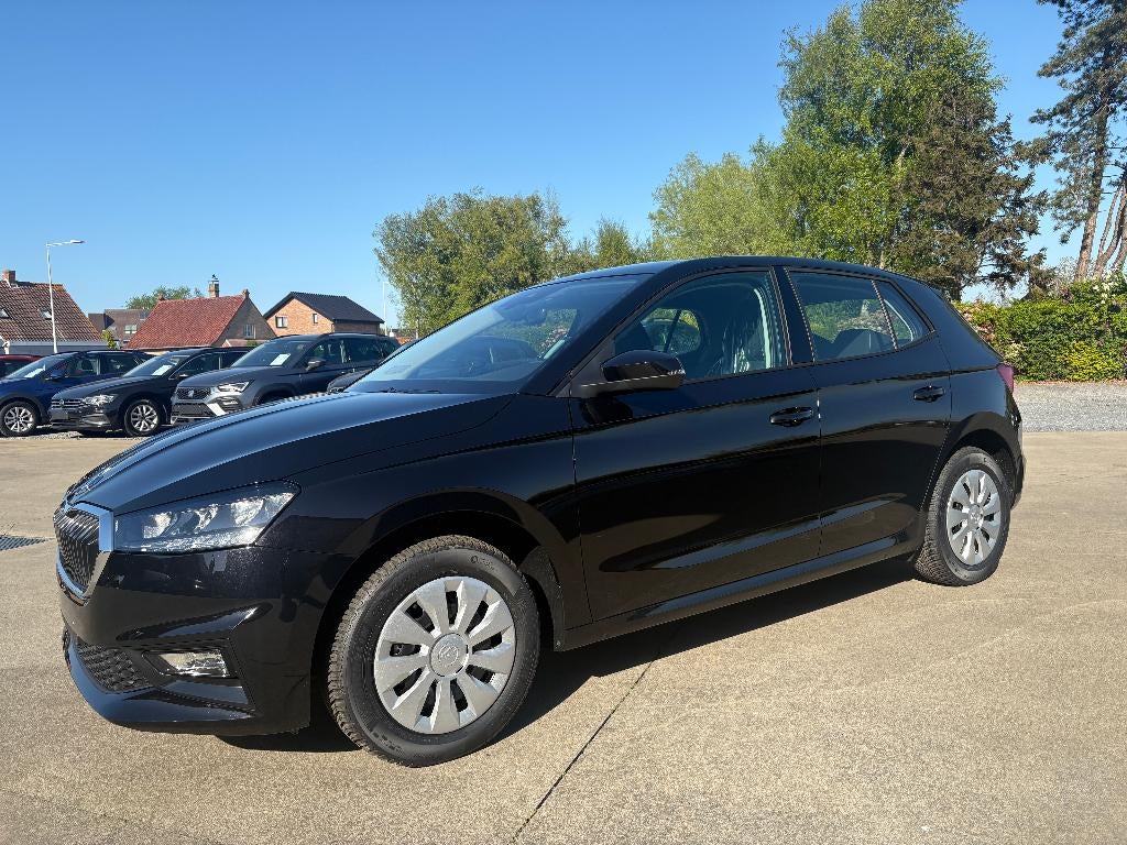 Climatisation/capteurs de stationnement/Nouveau ! ! 20 KM, Autos, Achat, Euro 6, Boîte manuelle, Noir
