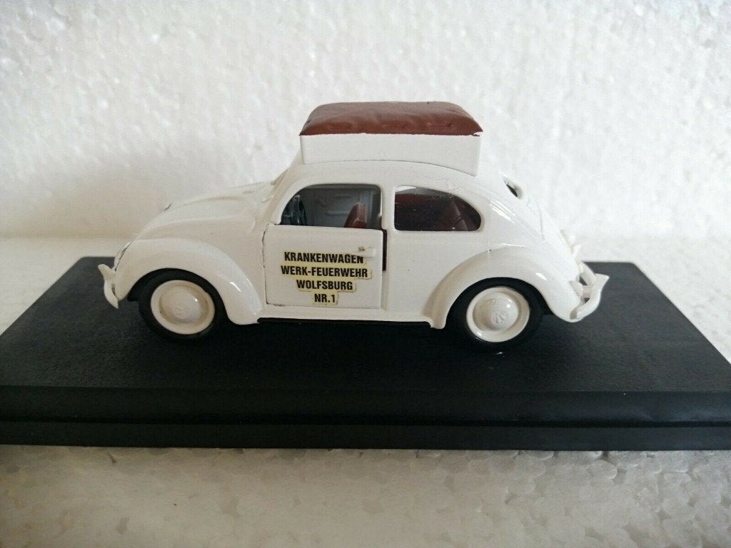 1:43 Rio SL071 Volkswagen VW Kever Ambulance brandweer 1950, Enlèvement ou Envoi, Comme neuf, Voiture, Autres marques