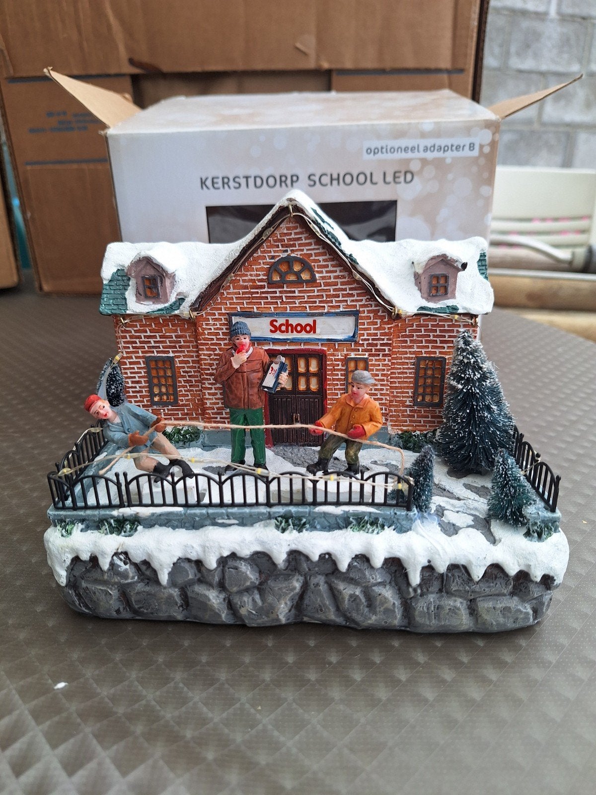 Verschillende kerstdorp -  en landschaps versiering.

Divers, Ophalen
