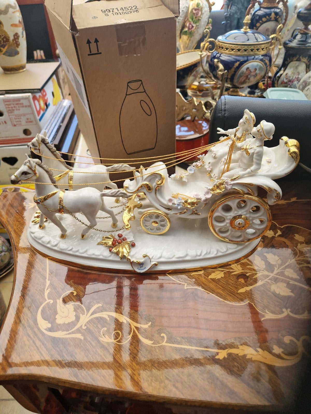 Porselein paard met koets., Ophalen