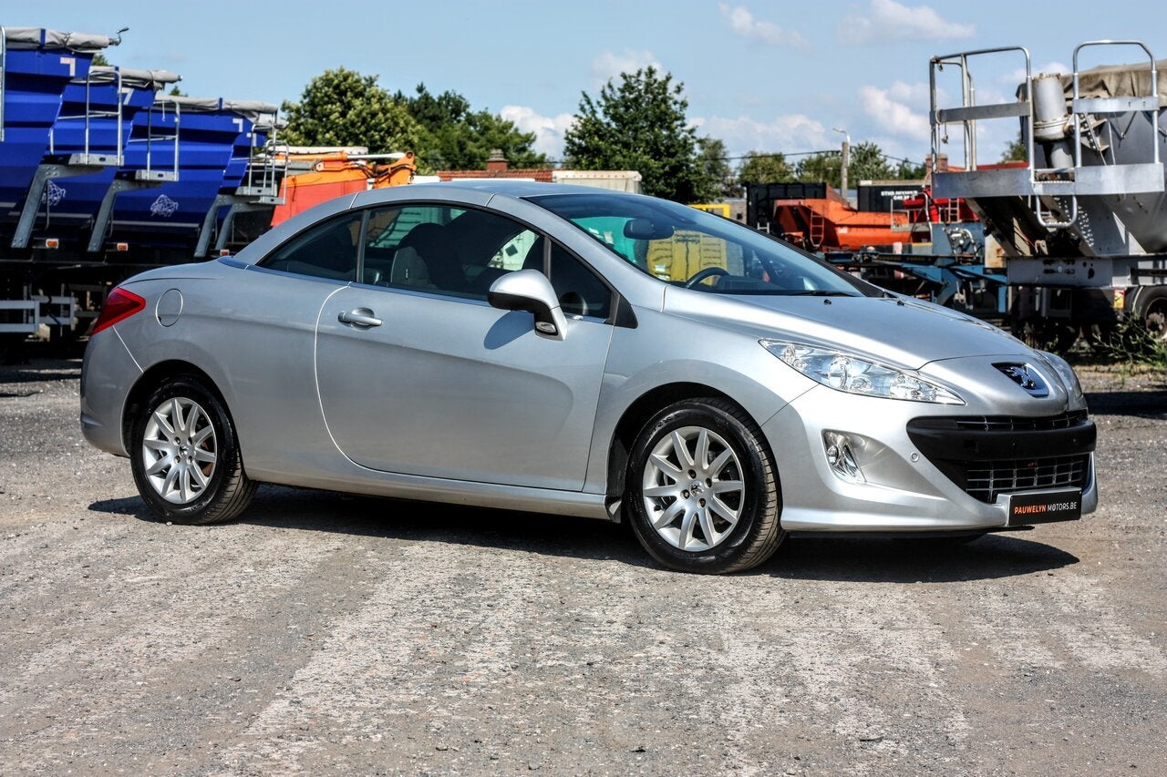 Peugeot 308 1.6 HDi CABRIO / NAVI / CRUISECONTROL / BLUETOO, Auto's, Peugeot, Zwart, 4 cilinders, Cabriolet, Bedrijf