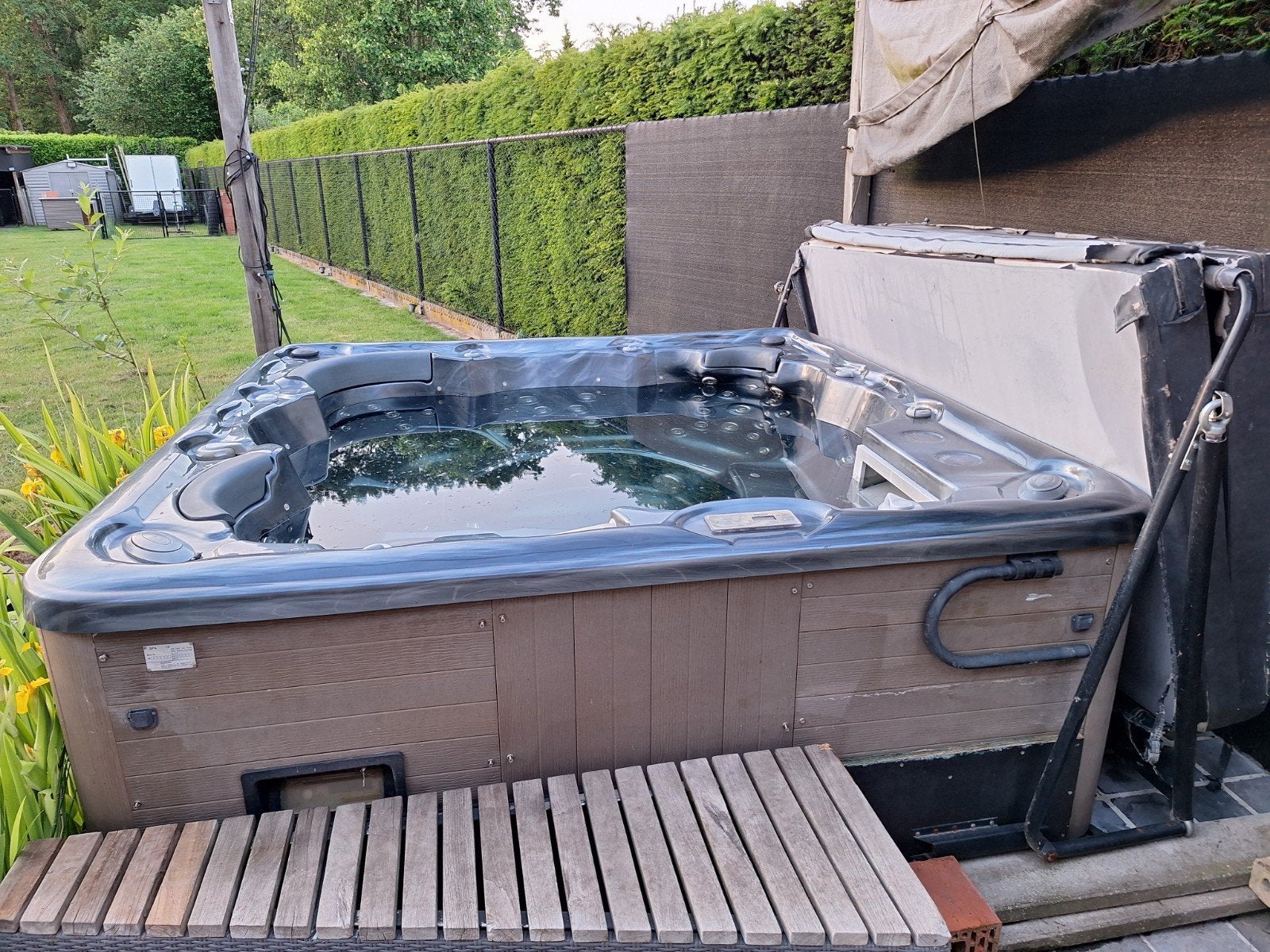 Jacuzzi 6p te koop, Jardin & Terrasse, Bains à remous et Spas, Enlèvement, Utilisé, Pompe, Fixé