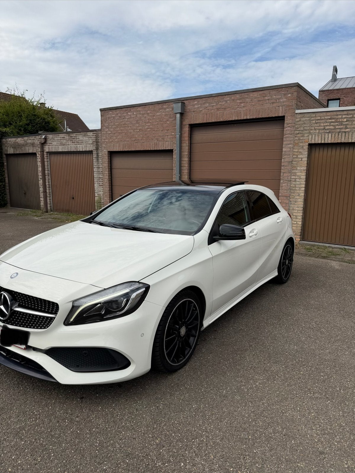 Mercedes A220 Amg Pack 4-matic, Auto's, Mercedes-Benz, Automaat, Wit, Berline, Dealer onderhouden