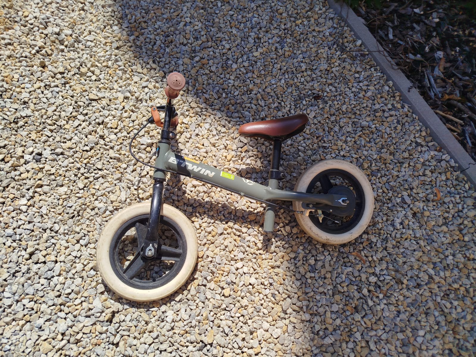 Loopfiets btwin, Fietsen en Brommers, Fietsen | Driewielers, Ophalen, Gebruikt, Velgrem, Verstelbare zitting