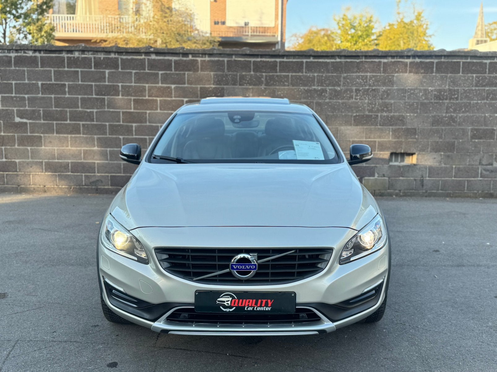 Volvo S60 Cross Country 2017 124dkm 2.0 D3 Automaat Euro6b, Auto's, Dealer onderhouden, S60, Beige, Leder