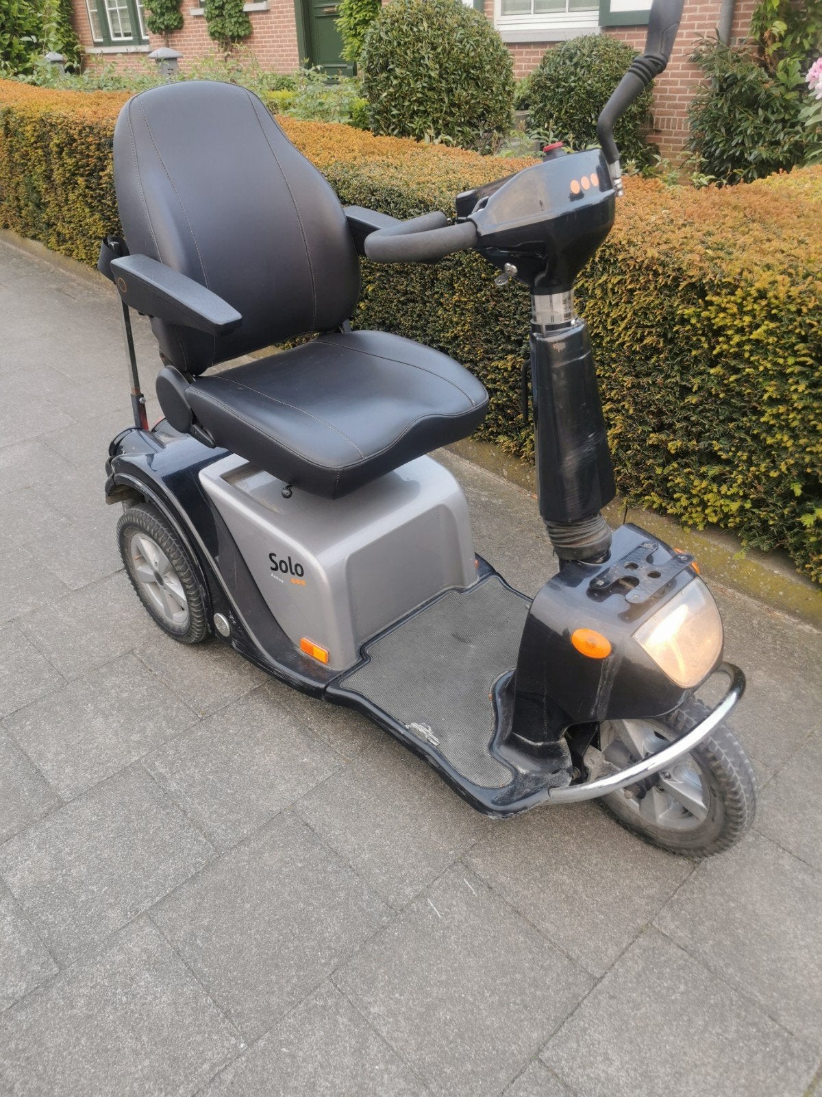 3 roues solo 18km/h livraison à domicile possible plus d'inf, Divers, Chaises roulantes, Enlèvement ou Envoi, Pliant, Comme neuf