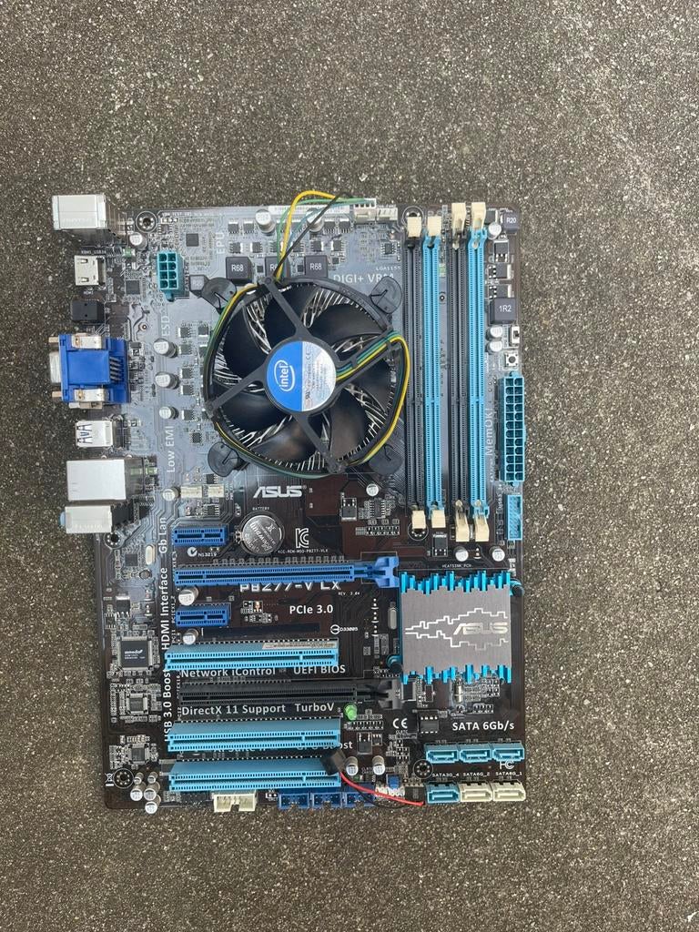 Asus moederbord, Computers en Software, Moederborden, Ophalen of Verzenden, Zo goed als nieuw