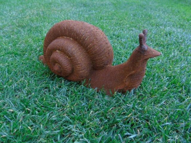 een grote slak in roestig gepatineerd gietijzer.., Tuin en Terras, Ophalen of Verzenden, Nieuw