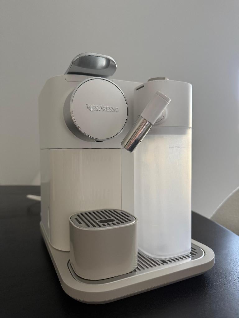 De'Longhi Nespresso Koffiemachine Gran Lattissima, Elektronische apparatuur, Ophalen, Gebruikt, Koffiemachine, 1 kopje