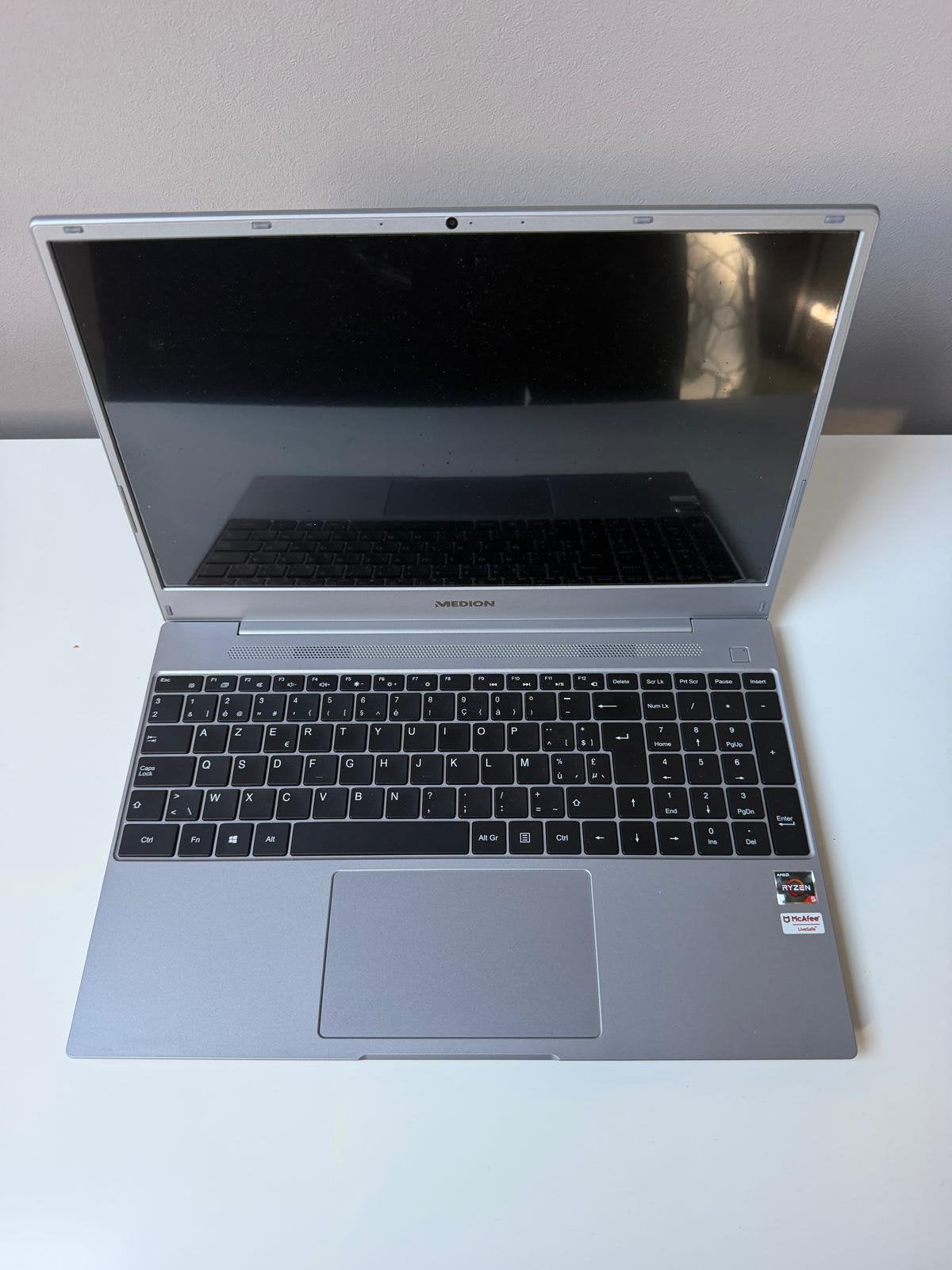 Medion computer (laptop), Computers en Software, Ophalen of Verzenden, Zo goed als nieuw