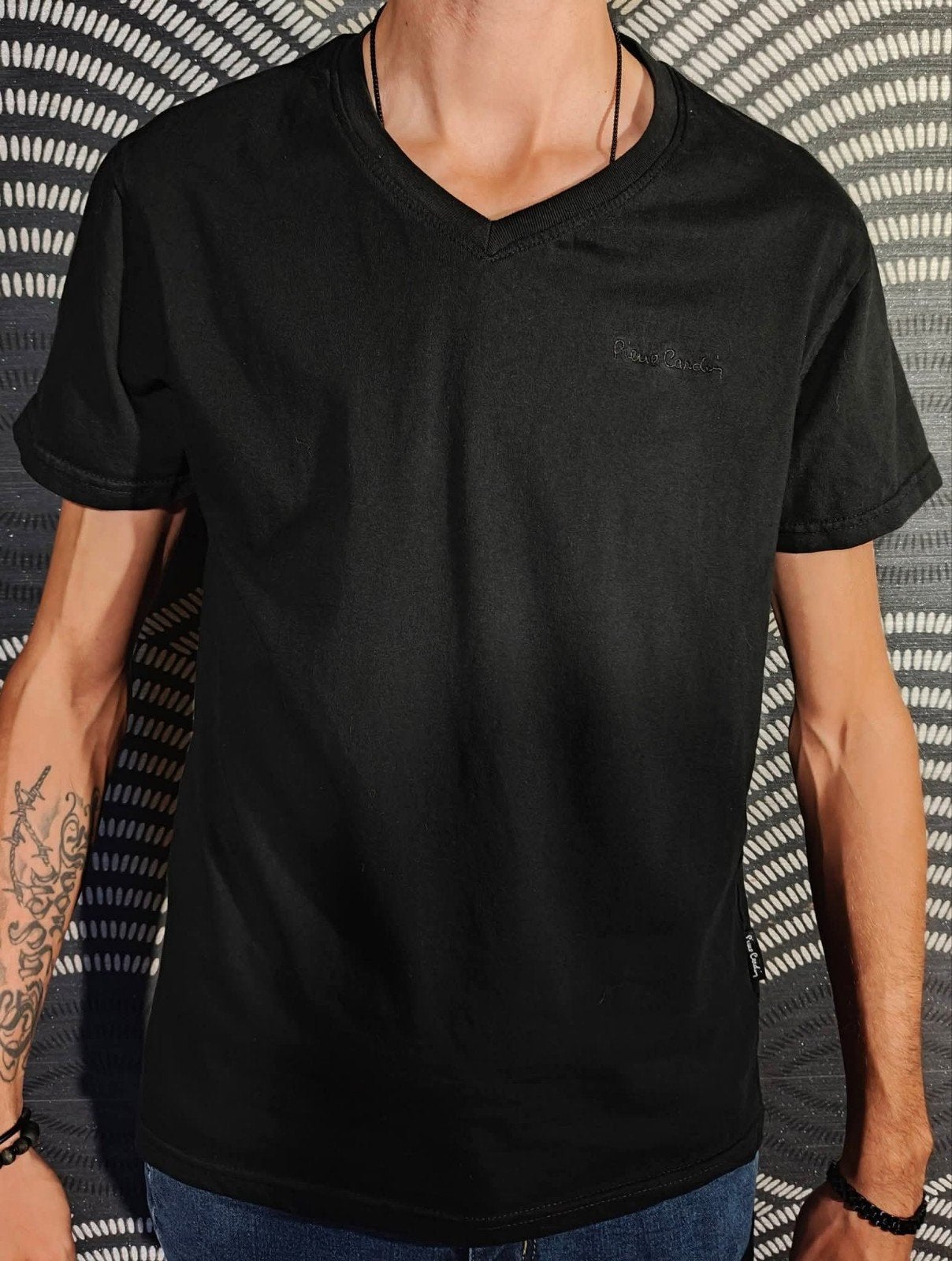 T-shirt noir col V homme Pierre Cardin Paris - Taille S, Vêtements | Hommes, Enlèvement ou Envoi, Pierre Cardin, Porté, Taille 46 (S) ou plus petite