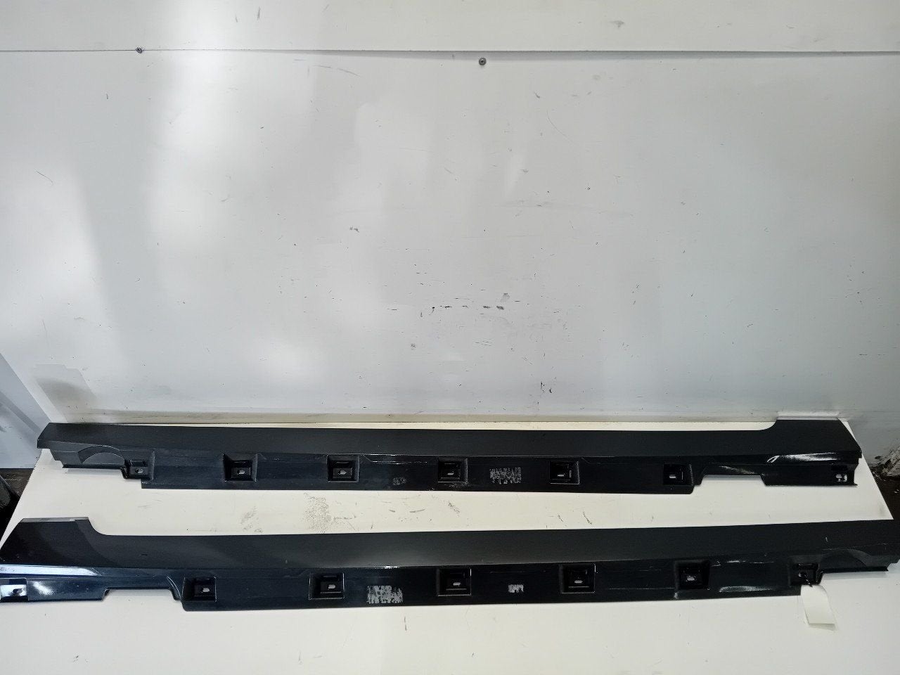 Sideskirt set Volkswagen Passat, Onderdelen@venauto.nl, Van der Ven Autorecycling B.V., Ettenseweg 76, 4706 PB Roosendaal, The Netherlands