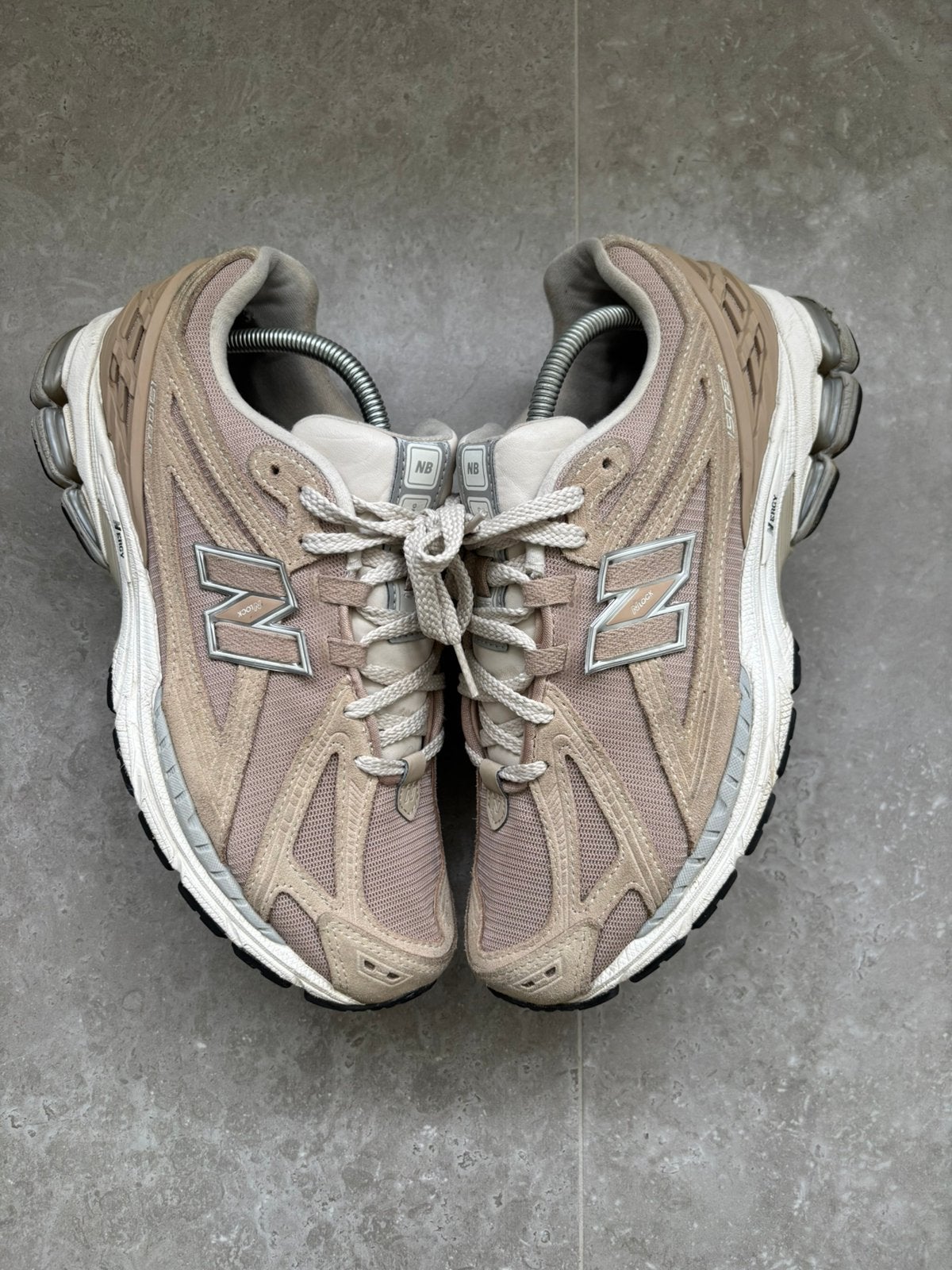 New Balance 1906R beige maat 43, Overige kleuren, Ophalen of Verzenden, Zo goed als nieuw, Sneakers