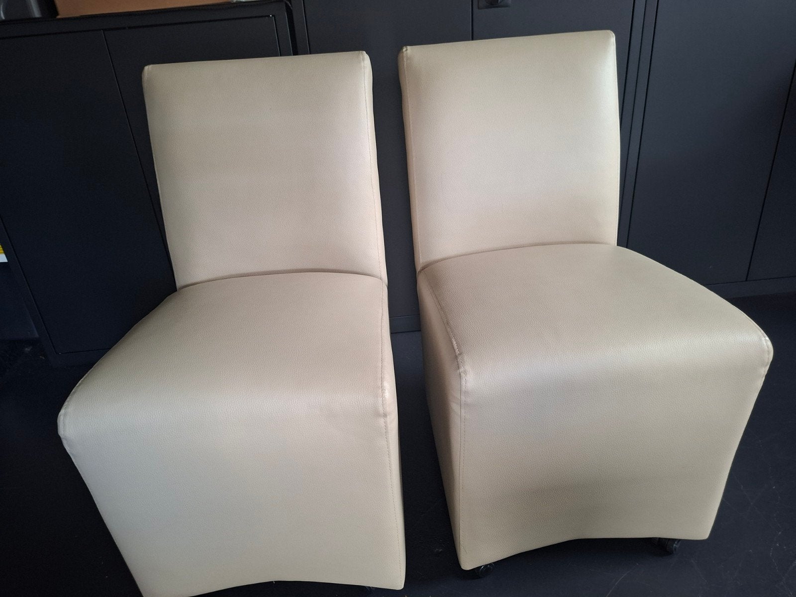 stoelen op wieltjes, Huis en Inrichting, Ophalen, Gebruikt, Overige kleuren, Kunststof