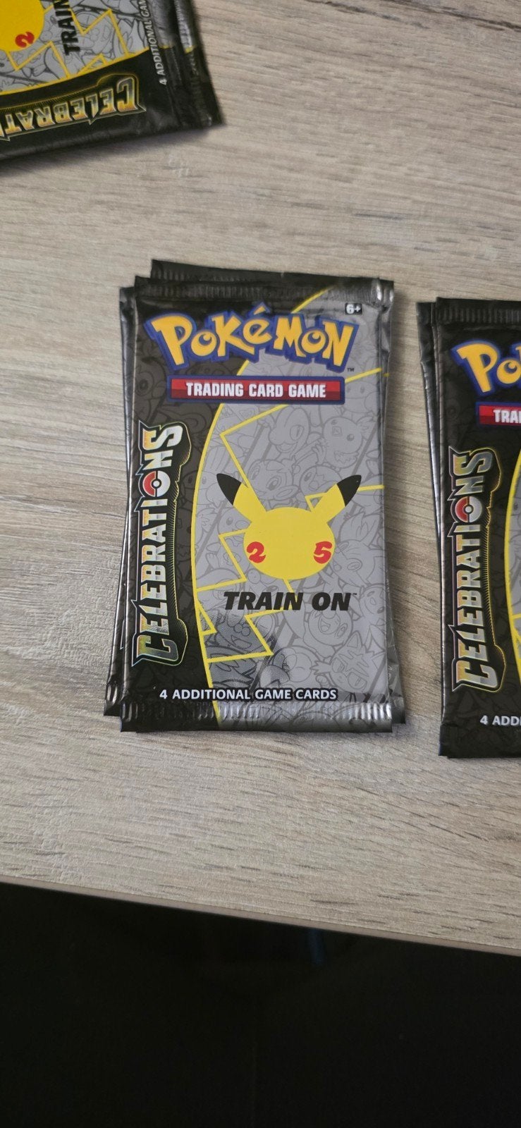pokemon 25 ans 1 booster, Hobby & Loisirs créatifs, Enlèvement, Booster