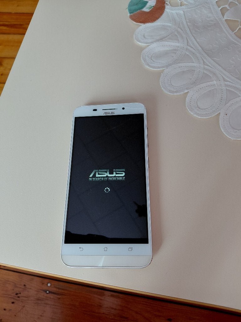 téléphone - ASSUS, Telecommunicatie, Mobiele telefoons | Apple iPhone, Refurbished, 64 GB, Wit, Ophalen