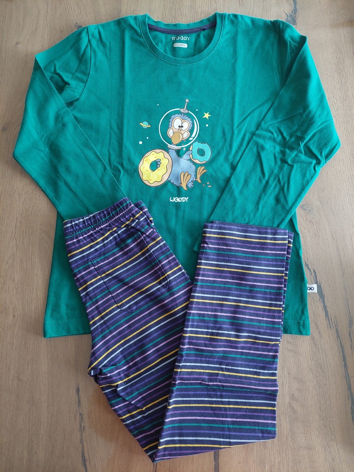 Groen-blauwe pyjama Woody jongen - Maat 128, Garçon, Enlèvement ou Envoi, Comme neuf, Vêtements de nuit ou Sous-vêtements