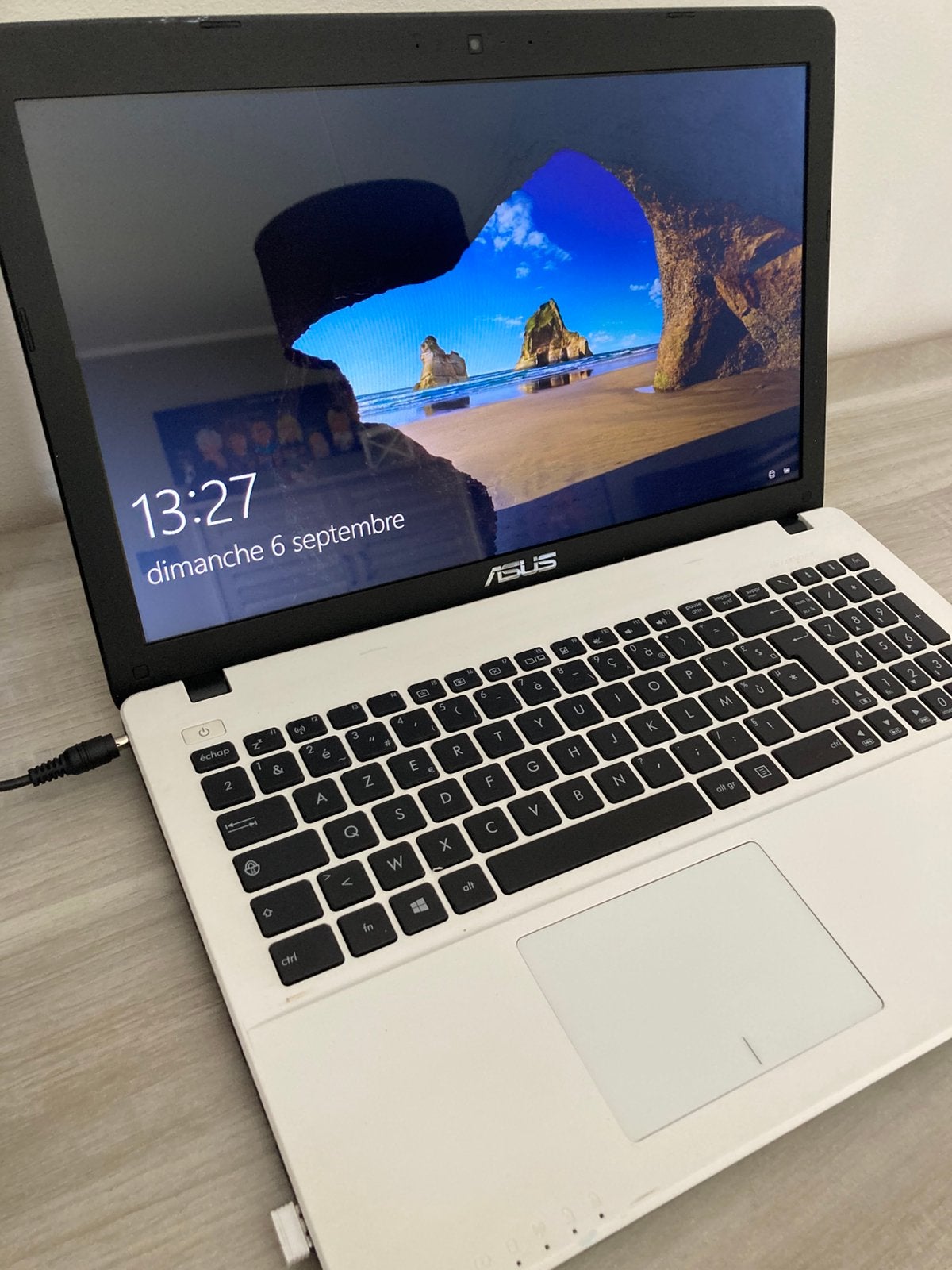Laptop Asus x552w Windows 10 Entreprise LTSC, Enlèvement ou Envoi, Utilisé, Autres modèles