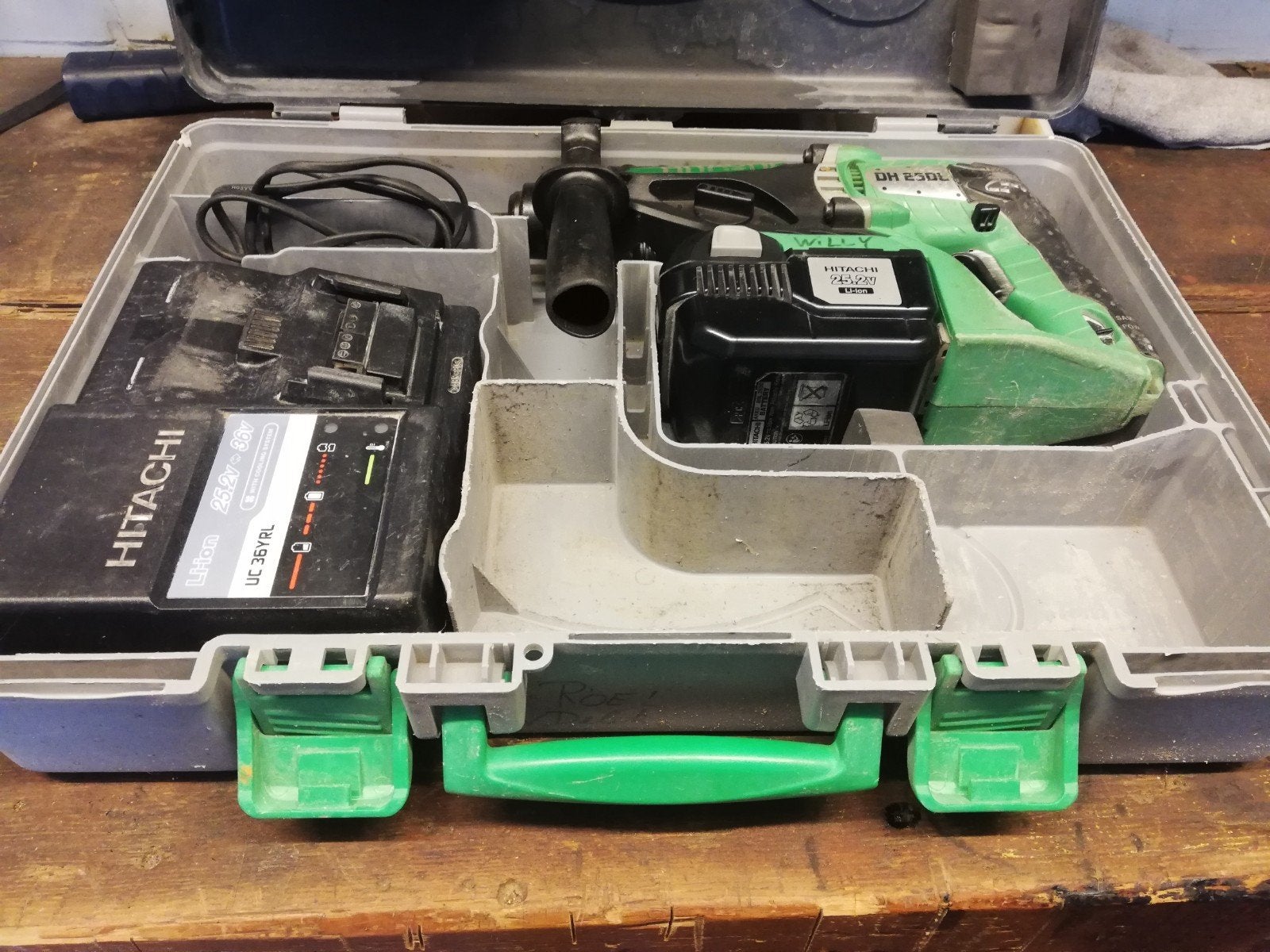 hitachi  dh 25 dl, Doe-het-zelf en Bouw, Ophalen