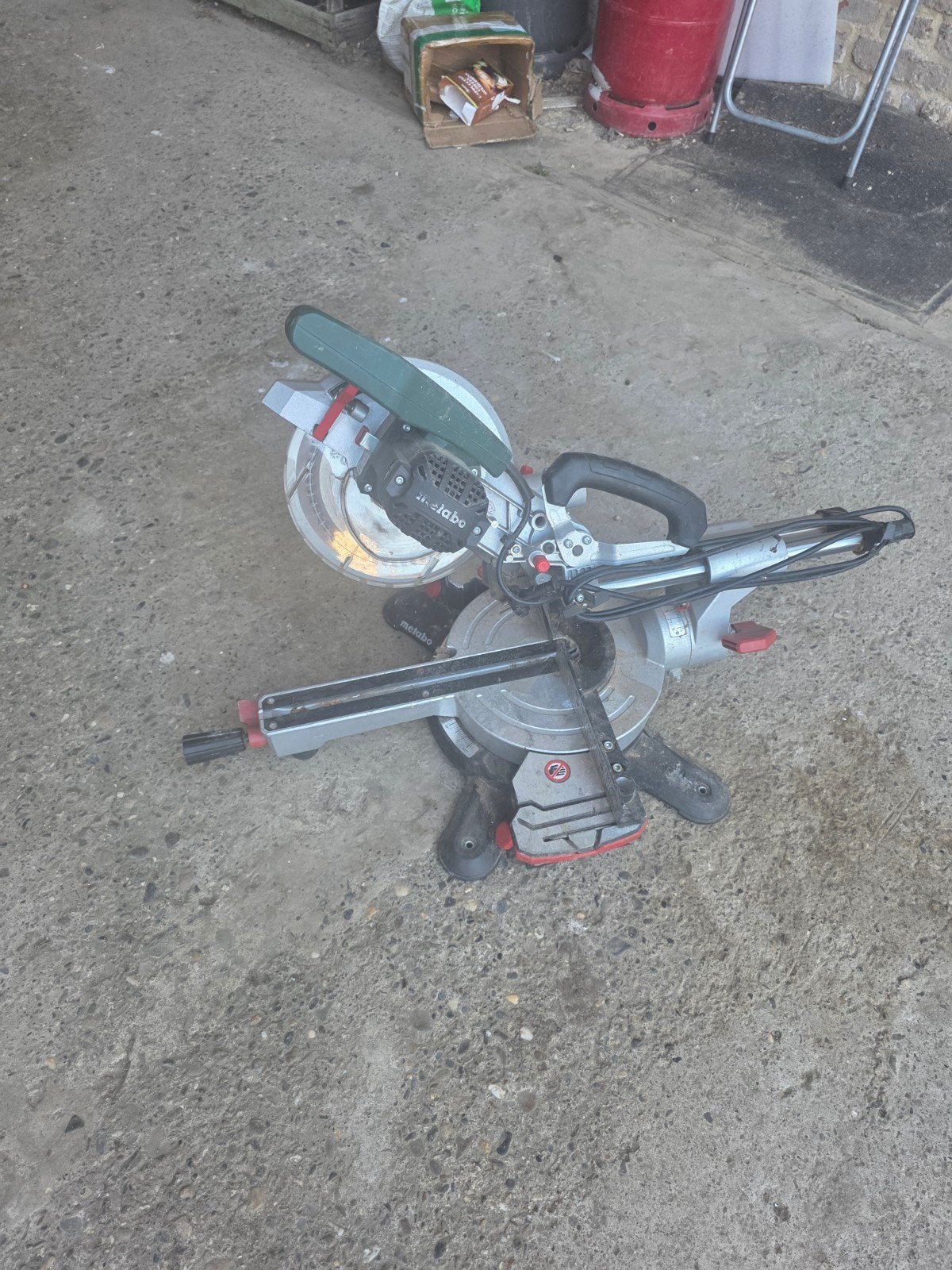 afkortzaag Metabo, Ophalen, Afkortzaag