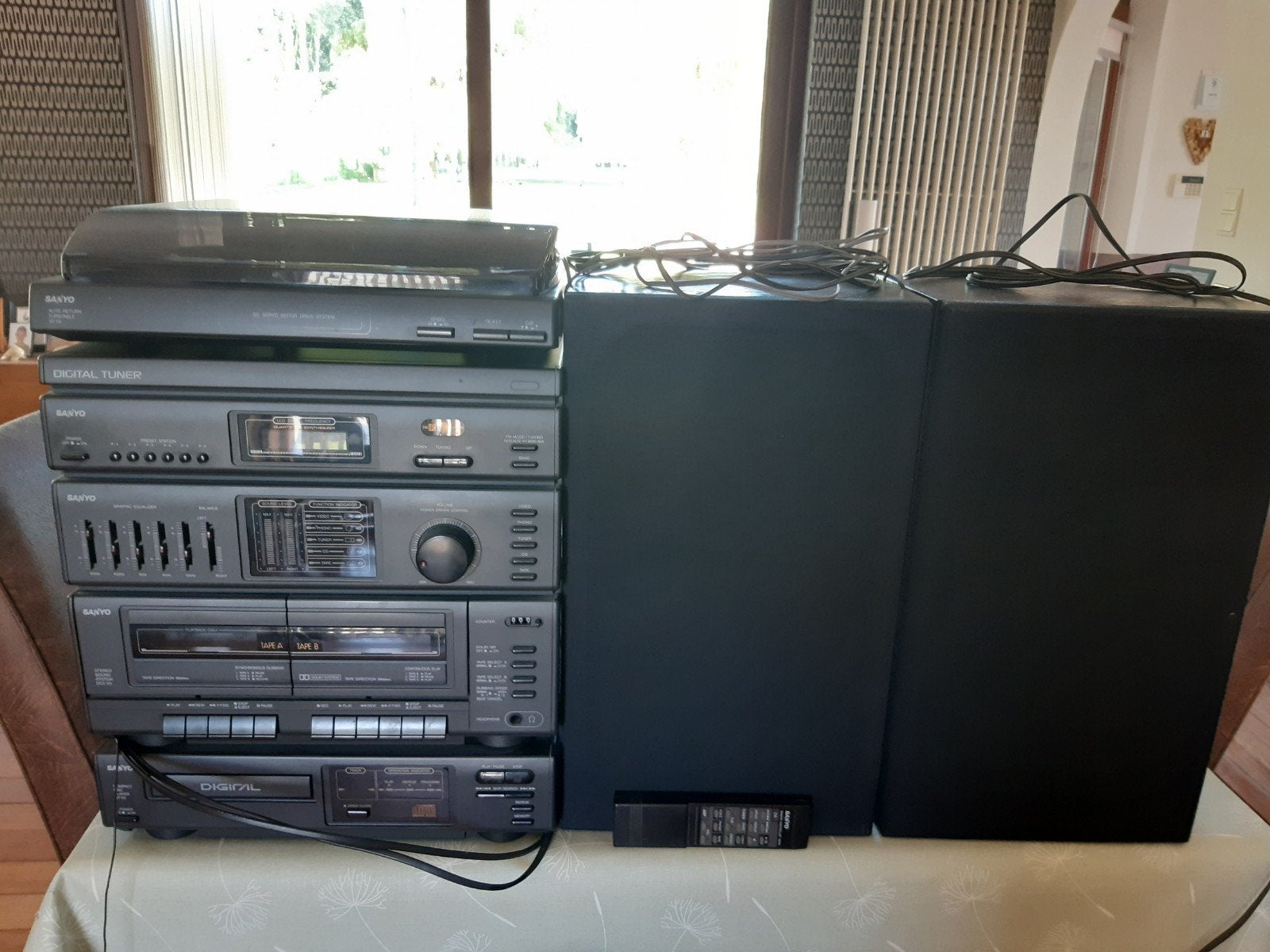 Stereoketen Sanyo met 2 boxen en afstandsbediening, TV, Hi-fi & Vidéo, Chaîne Hi-fi, Enlèvement