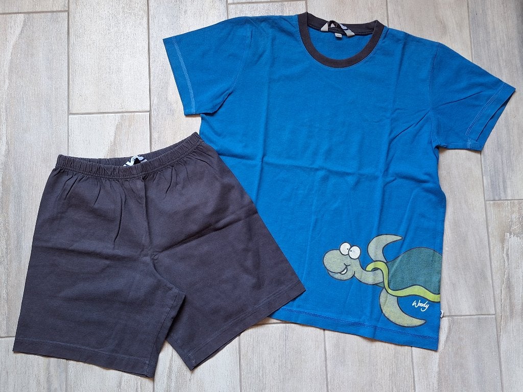 ★ M140 - Woody Zomerpyjama thema schildpad, Garçon, Enlèvement ou Envoi, Vêtements de nuit ou Sous-vêtements, Utilisé