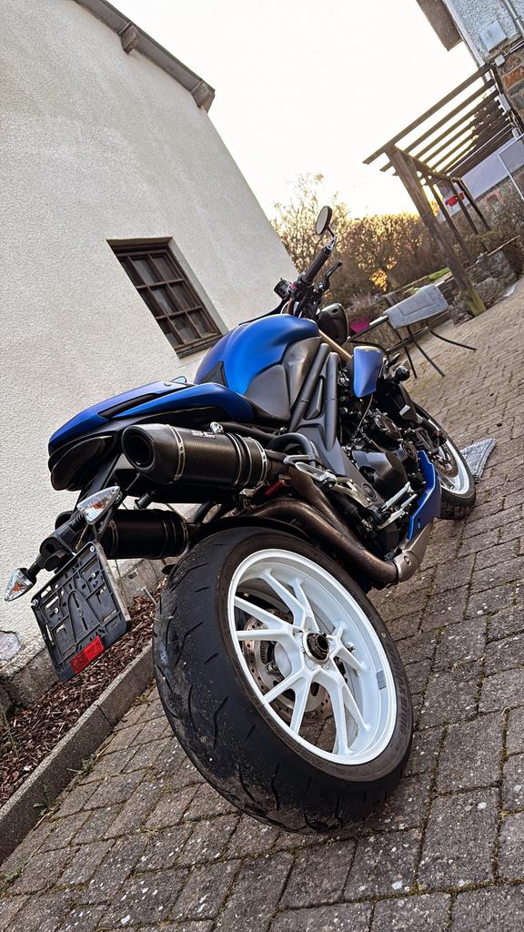 Triumph Speed Triple 1050, Permis Moto A, Plus de 35 kW, 3 cylindres, Sport