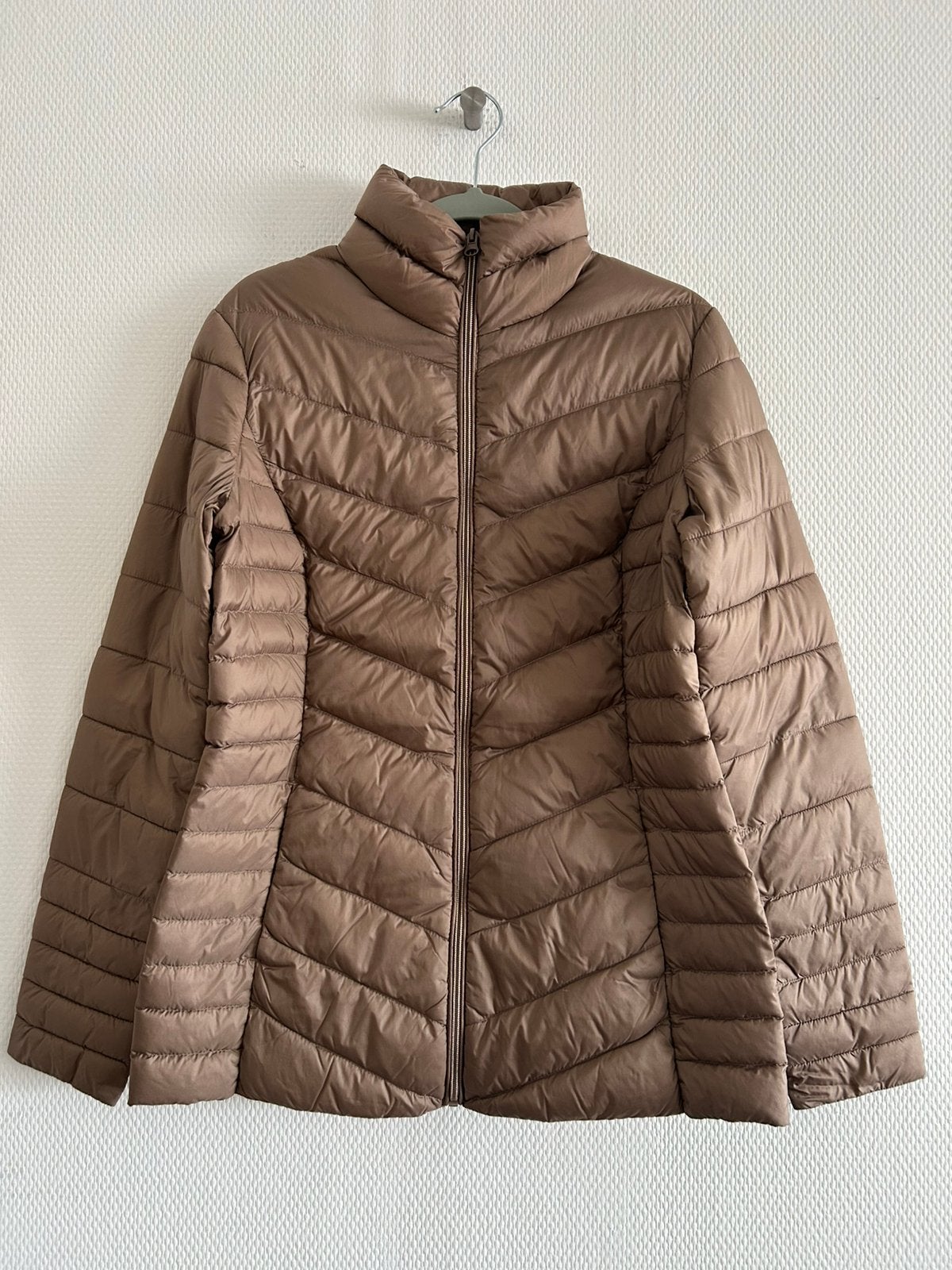 Beige donsjas tussenseizoen C&A maat 36, Ophalen of Verzenden, Zo goed als nieuw, Maat 36 (S), Beige