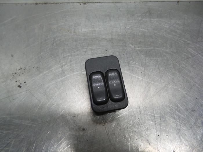 Commutateur vitre électrique d'un Opel Corsa (Corsa C 00-), -, Opel, 3 mois de garantie, Utilisé