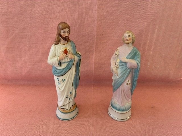 2 heiligen beeldjes in oud biscuit., Ophalen of Verzenden