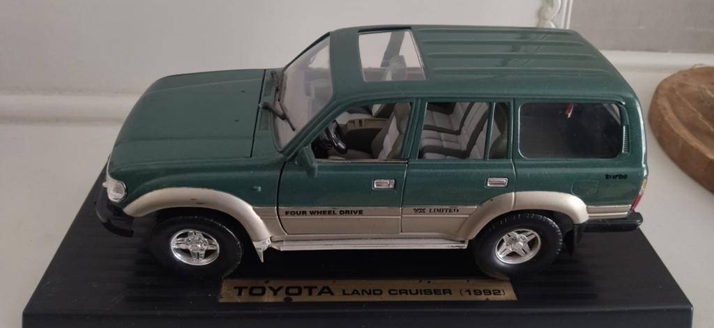 Toyota Land Cruiser 1/18, Hobby en Vrije tijd, Modelauto's | 1:18, Ophalen of Verzenden