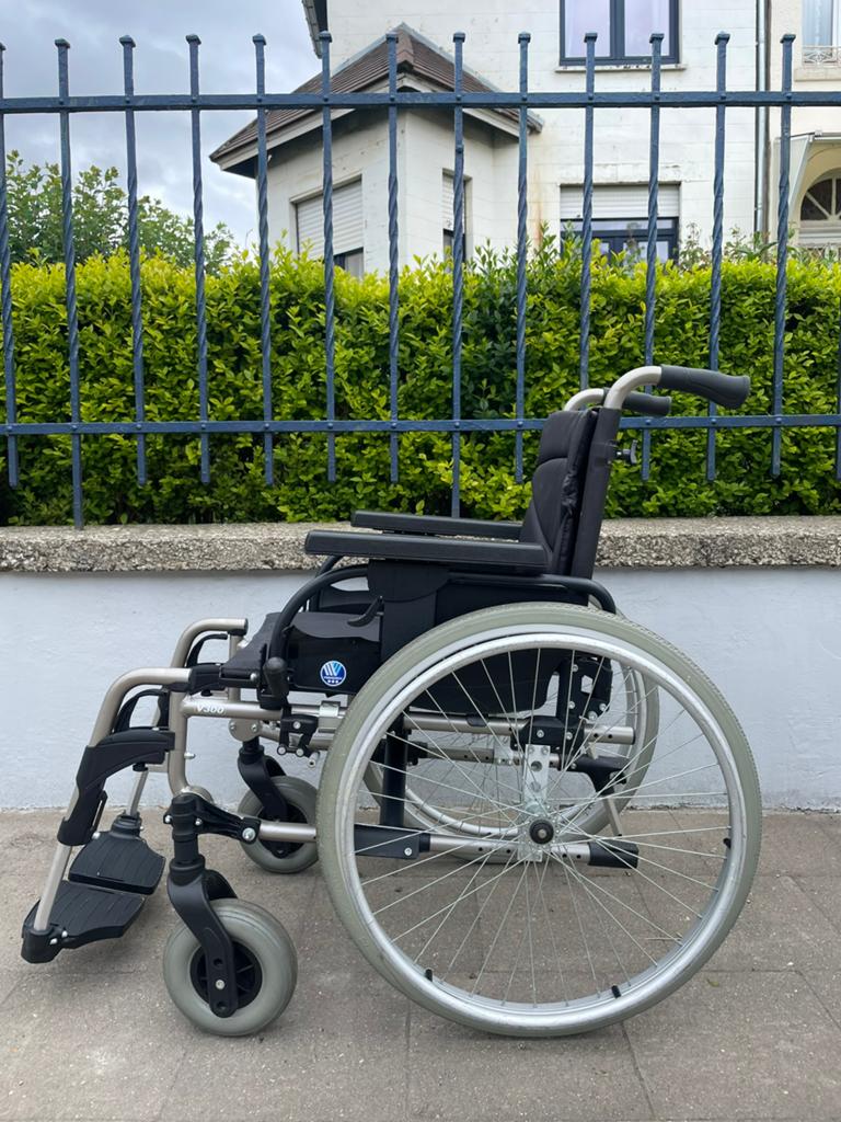 Vermeiren V 300 opvouwbare rolstoel nieuwstaat, Diversen, Rolstoelen, Ophalen of Verzenden, Inklapbaar, Zo goed als nieuw, Handbewogen rolstoel