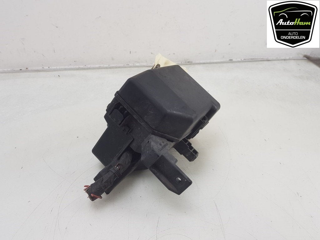 BOITIER FUSIBLES Suzuki Swift (ZA / ZC / ZD1 / 2/3/9), Suzuki-Allee 7
64625  Bensheim, DE, Suzuki Deutschland GmbH, Kontakt@suzuki.de