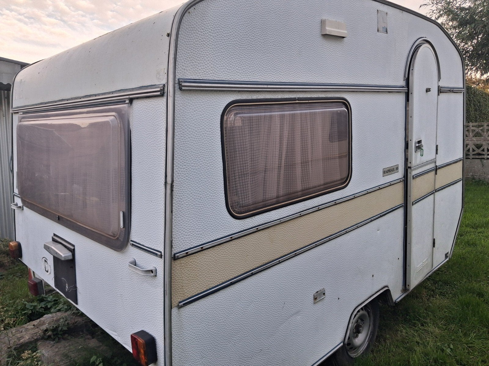 kleine controlevrije caravan goede staat, Particulier