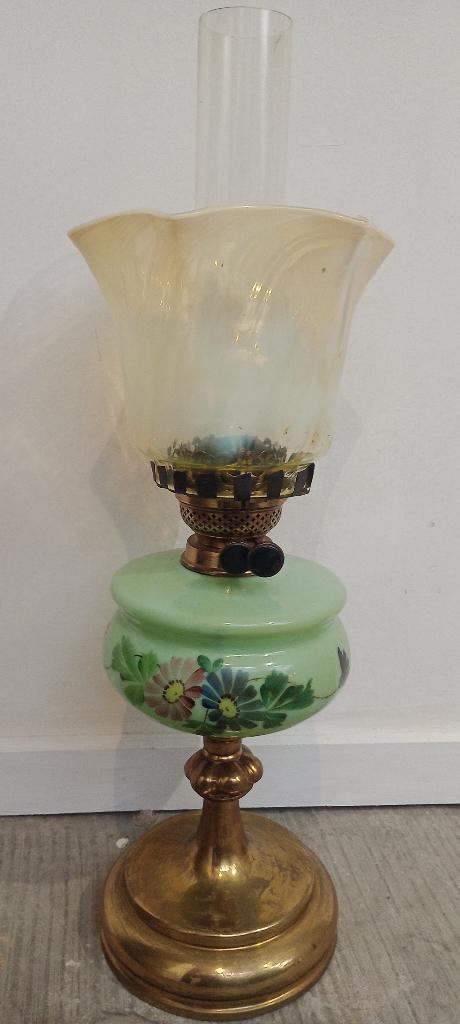 Lampe à pétrole vintage en opaline verte peinte main, Antiquités & Art, Enlèvement
