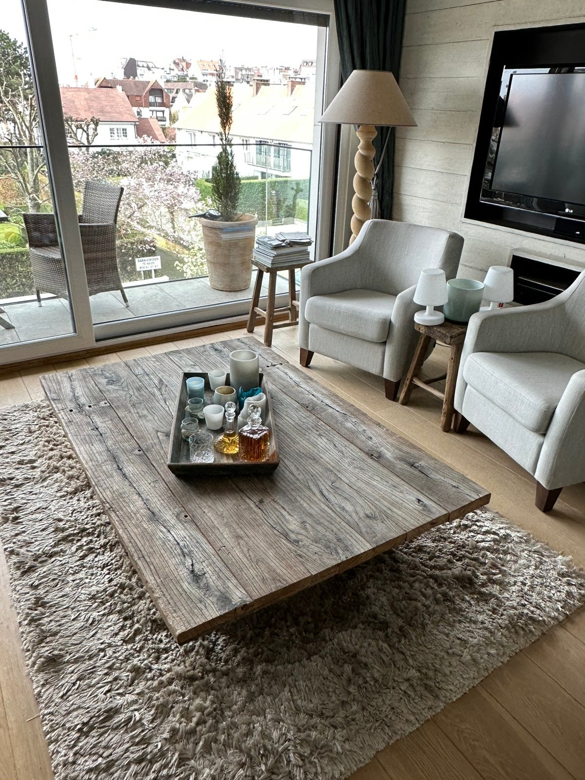 Salontafel van antieke Chinese deuren, Ophalen