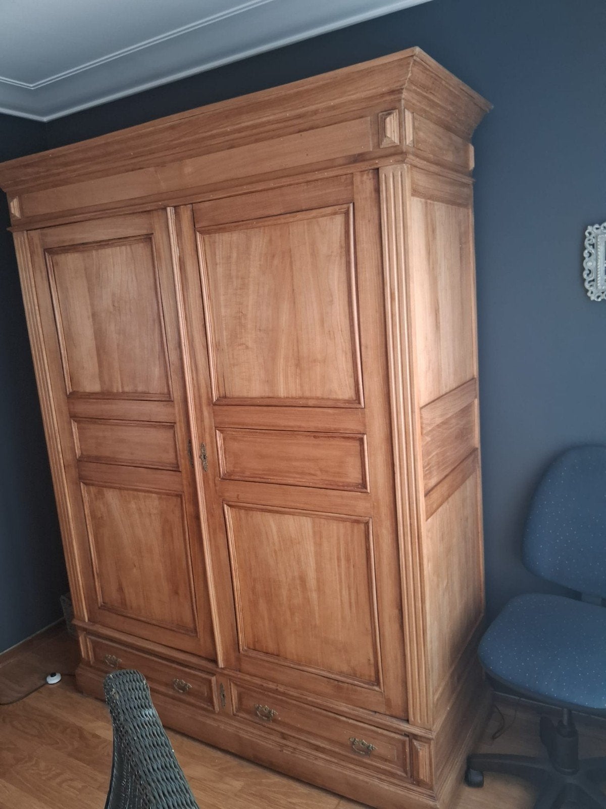 Belle armoire ancienne, Enlèvement