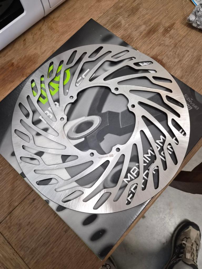 Lot de pièces neuves derbi disque plaquettes carénage, Vélos & Vélomoteurs