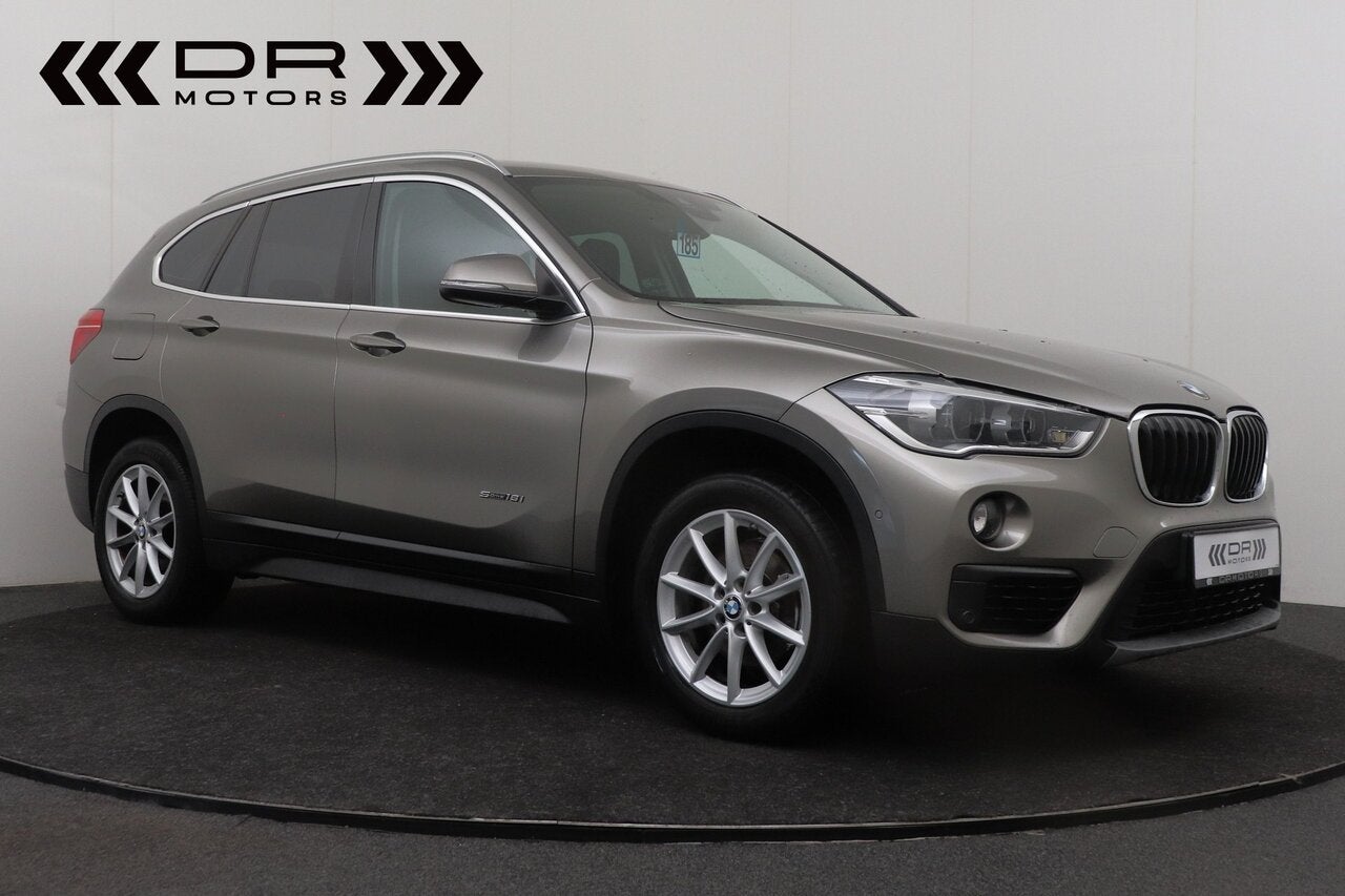 BMW X1 HEAD UP - CAMERA - KEYLESS ACCES, Overige kleuren, 124 g/km, Bedrijf, 5 zetels