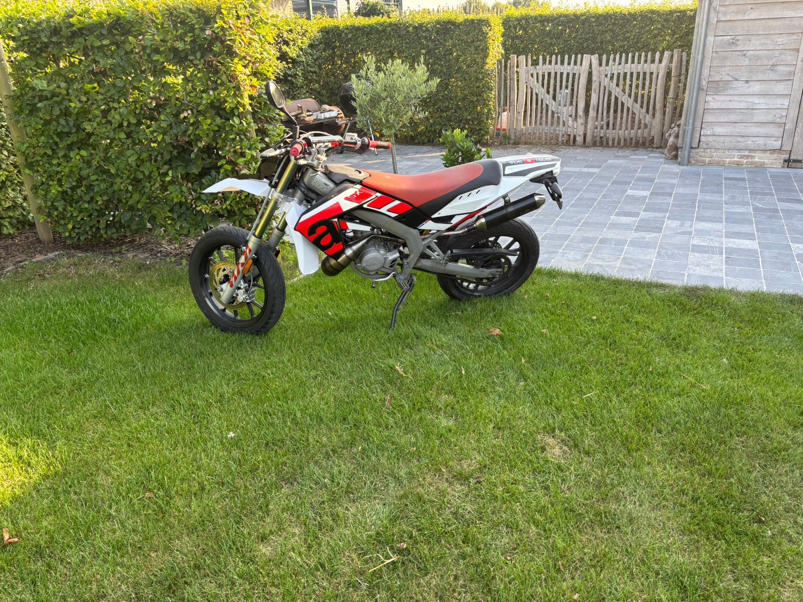 LeoVince uitlaat 50cc derbi/aprillia, Fietsen en Brommers, Brommeronderdelen | Algemeen, Ophalen, Zo goed als nieuw, Uitlaat