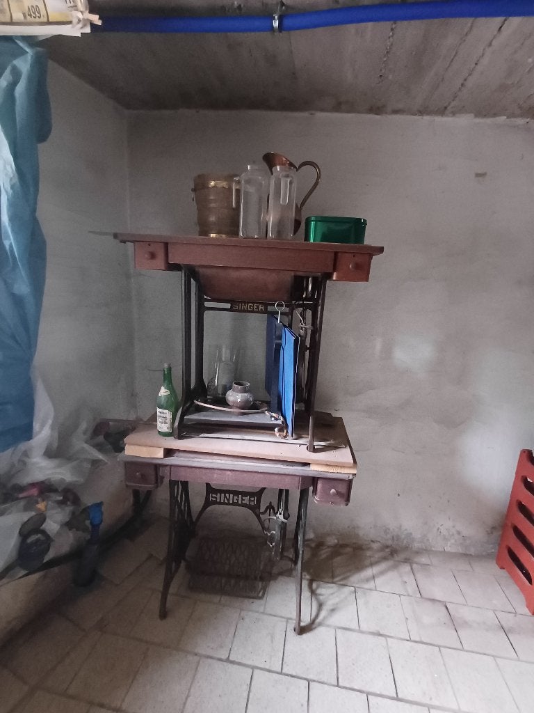 3 Machines à coudre, Enlèvement