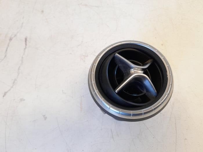 Grille aération tableau de bord d'un Mercedes CLA, 3 mois de garantie, Utilisé, -, -