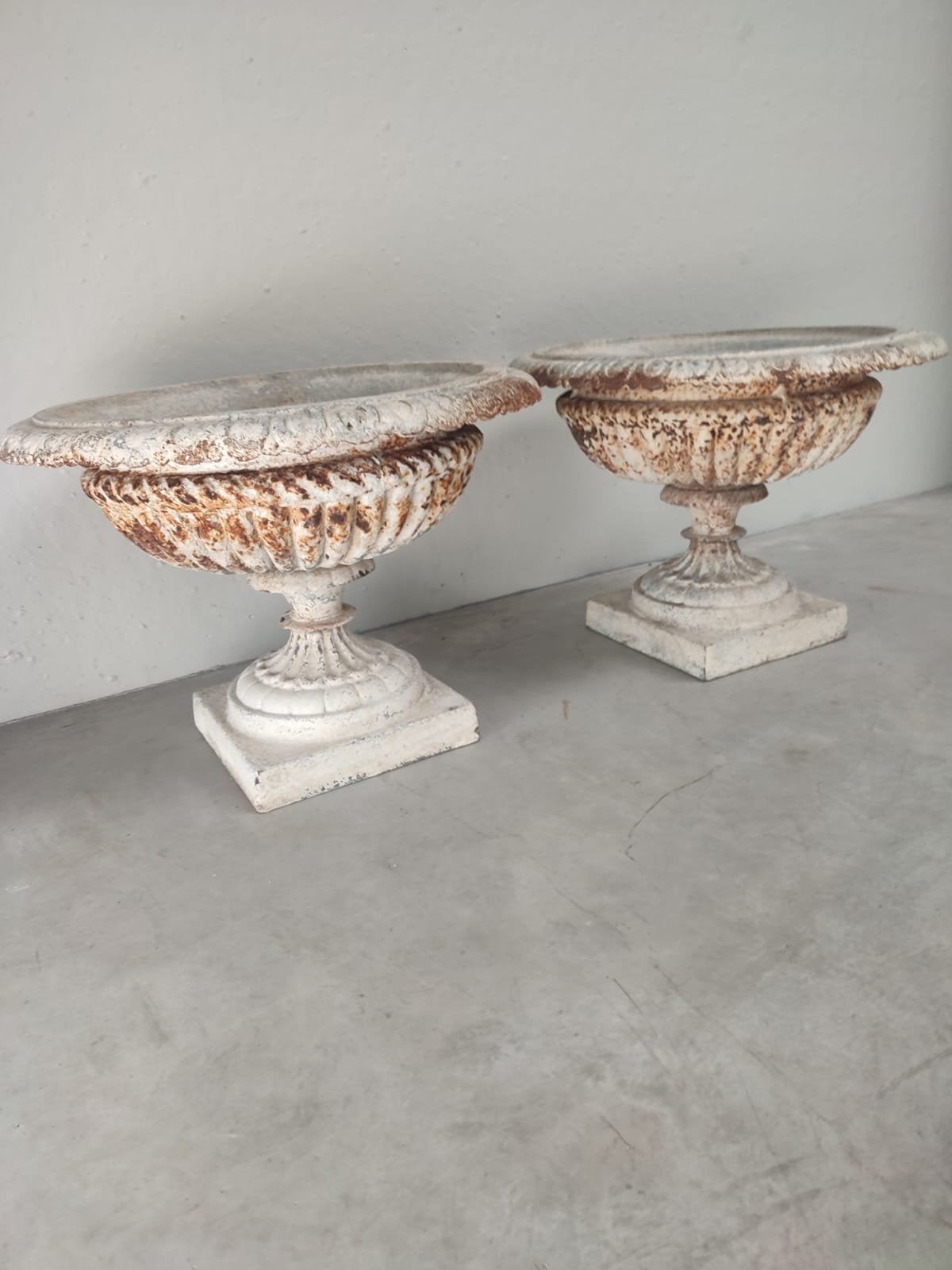 2 stuks Antieke Tazza Urn in gietijzer, Ophalen
